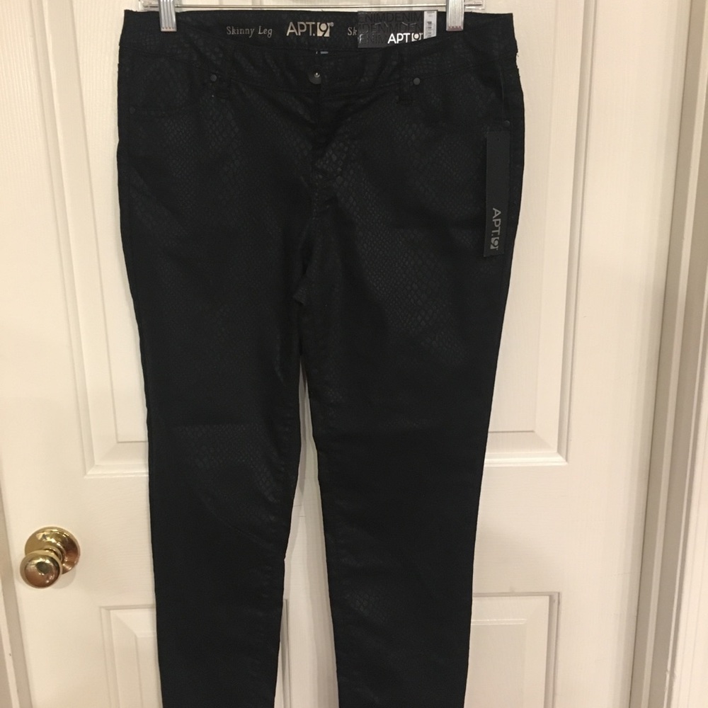 NWT 🎉Apt9 black skinny leg snakeskin print pants